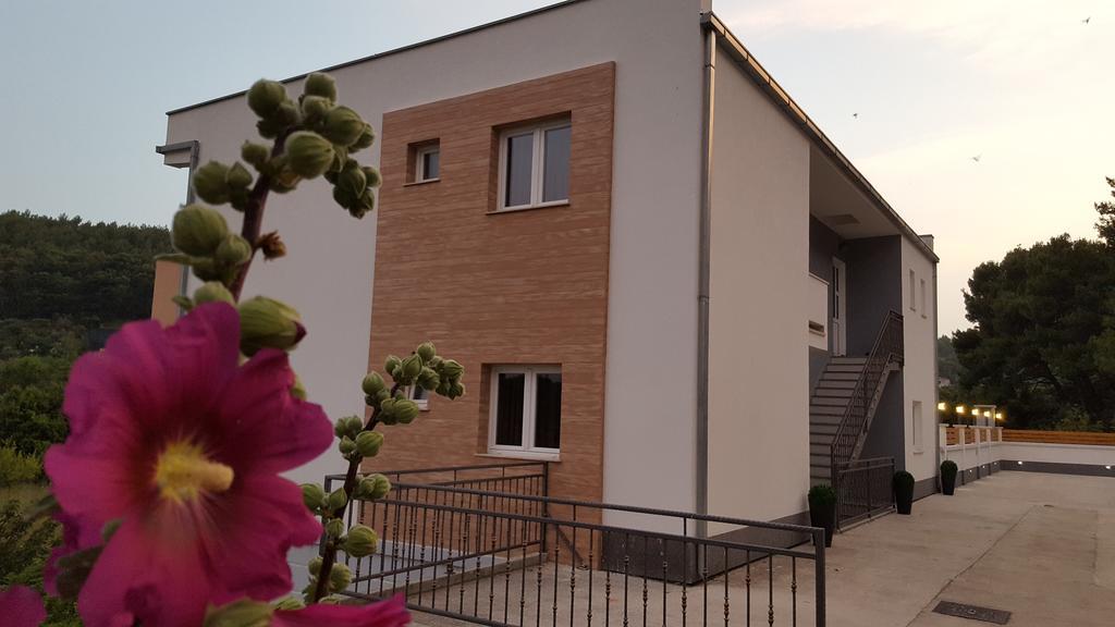 Apartments Villa Katija Drvenik  Extérieur photo