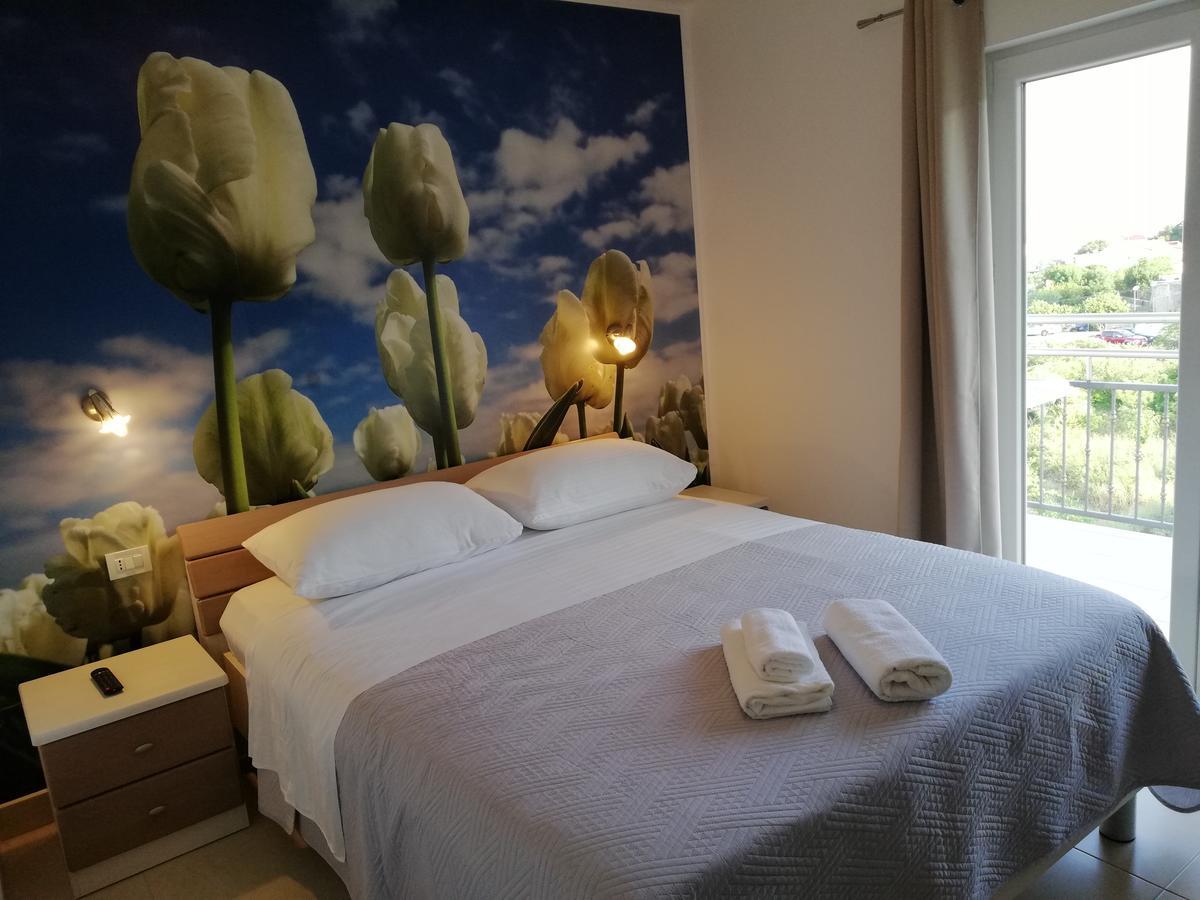 Apartments Villa Katija Drvenik  Extérieur photo